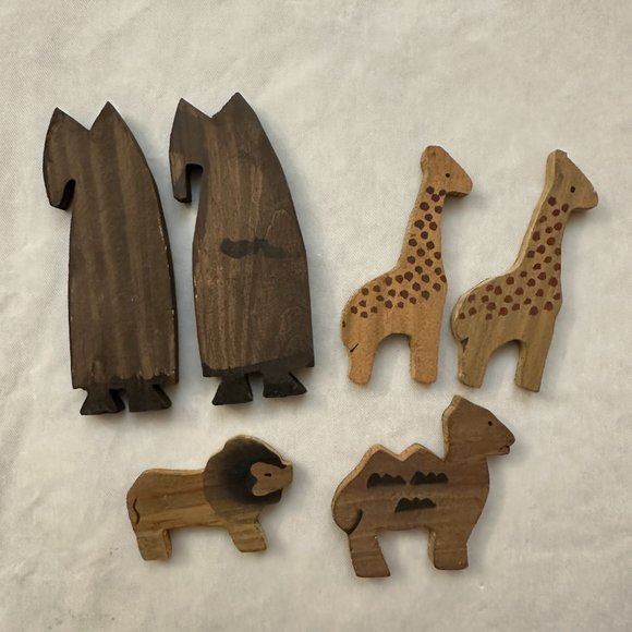 Vintage Hand Carved Wooden Noah's Ark Set - Picture 10 of 12